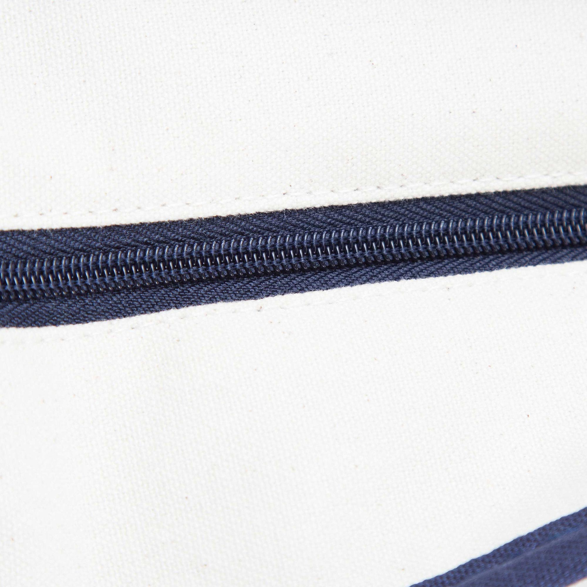 Top zip closure with opening for pet's comfort.